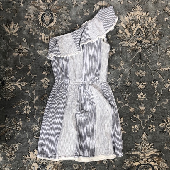 Grey and white Dress - Picture 1 of 4